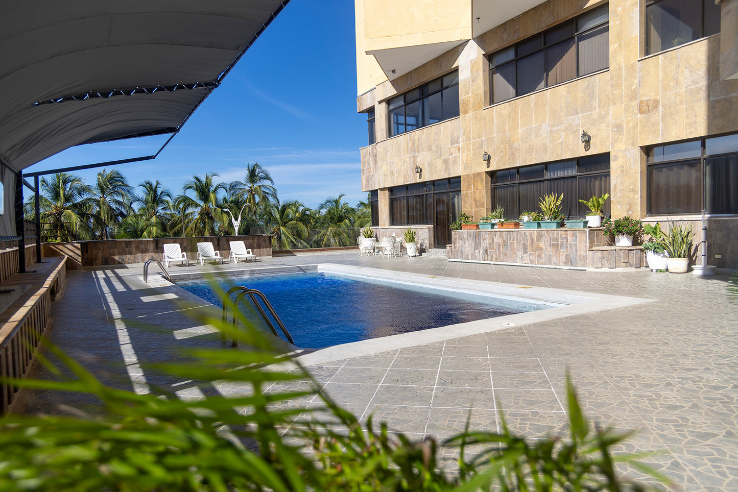 Outdoor Pool - Pasa Día